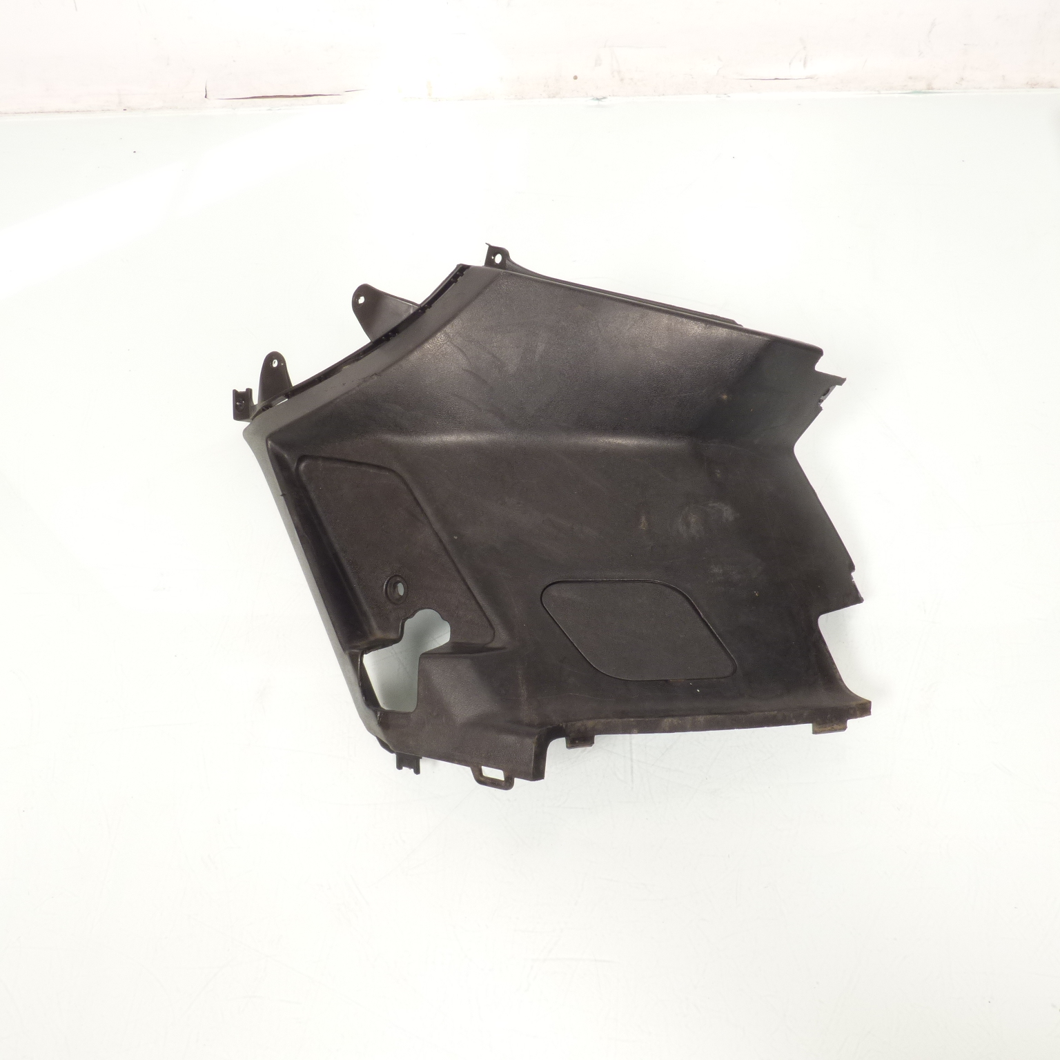 photo piece : Cache latéral droit->Peugeot STREETZONE 2T
