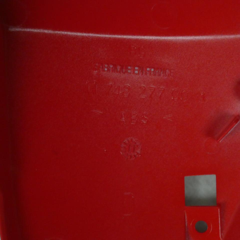 Cache latéral inf D pour scooter Peugeot 50 Trekker Rouge 748277RT 1174827700