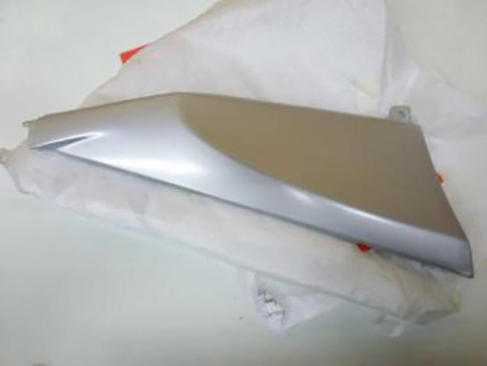 Cache latéral droit pour Aprilia 6.5 Starck