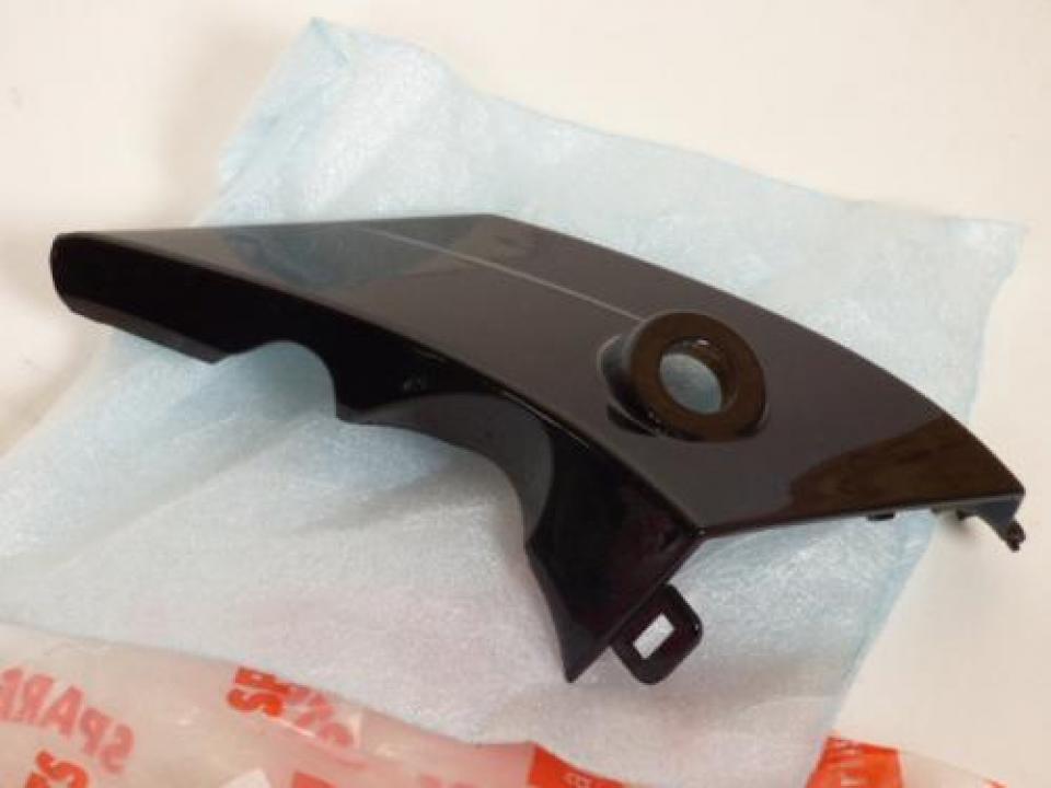 Cache latéral droit pour Aprilia Area 51