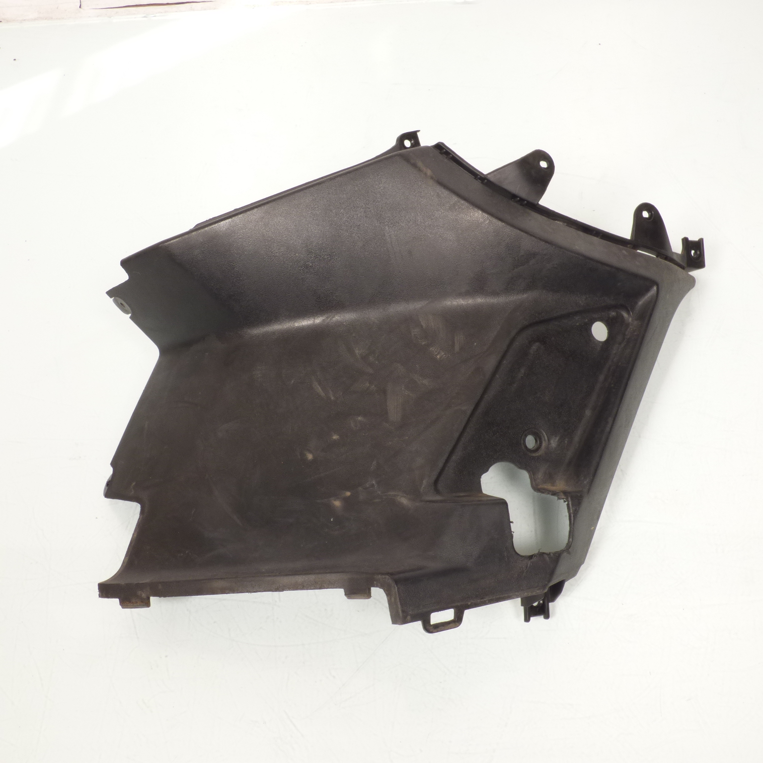 Cache latéral gauche origine pour scooter Peugeot 50 Kisbee 2011-2017 2000634400