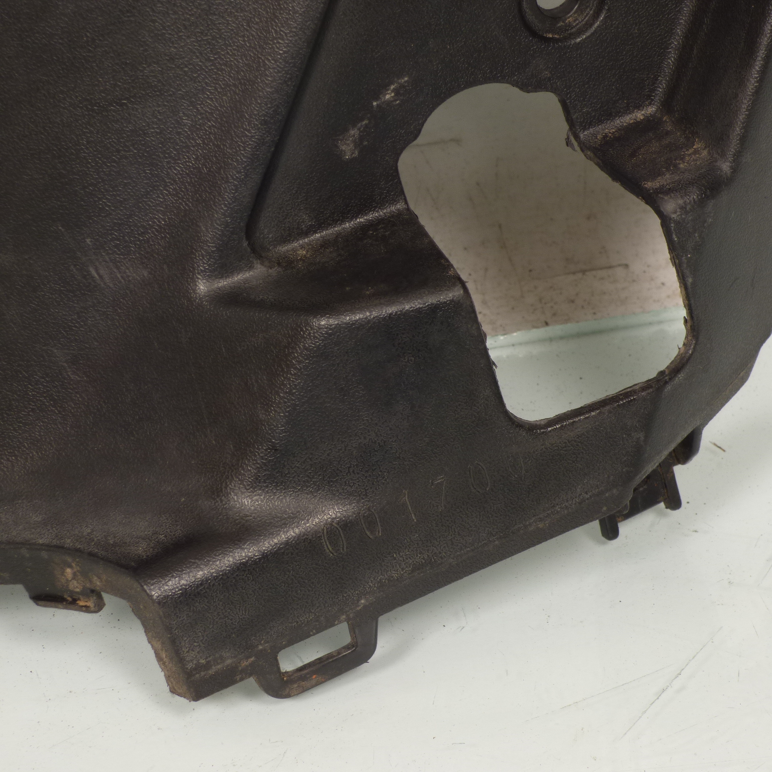 Cache gauche origine pour scooter Peugeot 50 STREETZONE 2014-2020 2000634400
