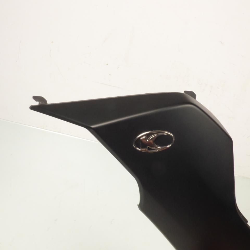 Flanc gauche origine pour scooter Kymco 550 Ak 2017 à 2020 64306-LGC6-E000