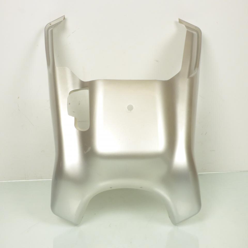 Sabot bas de caisse pour scooter Sukida 50 82223-SBJ-02AS11 Neuf en destockage