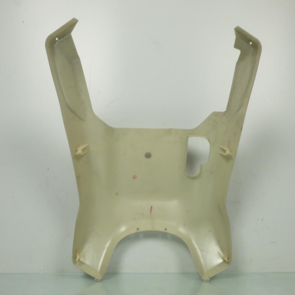 Sabot bas de caisse pour scooter Sukida 50 82223-SBJ-02AS11 Neuf en destockage
