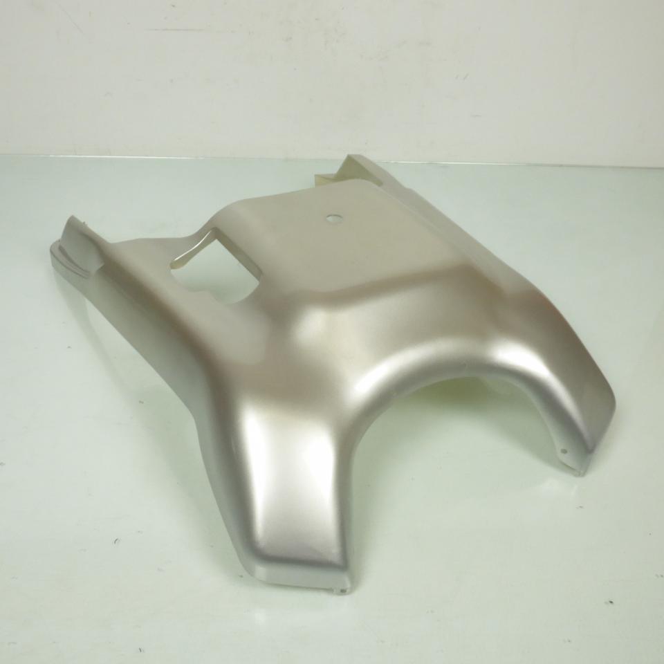 Sabot bas de caisse pour scooter Sukida 50 82223-SBJ-02AS11 Neuf en destockage