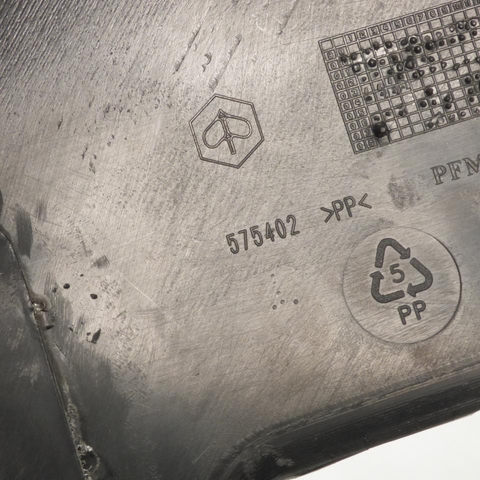 Sabot bas de caisse origine pour Scooter Piaggio 50 ZIP 2T AC 2009 à 2015 57540200G7 Neuf