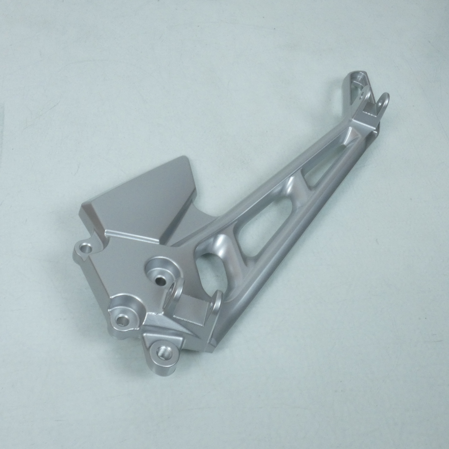 Platine support repose pied AVG ARG pour moto Suzuki 600 GSR 43821-44G00-000