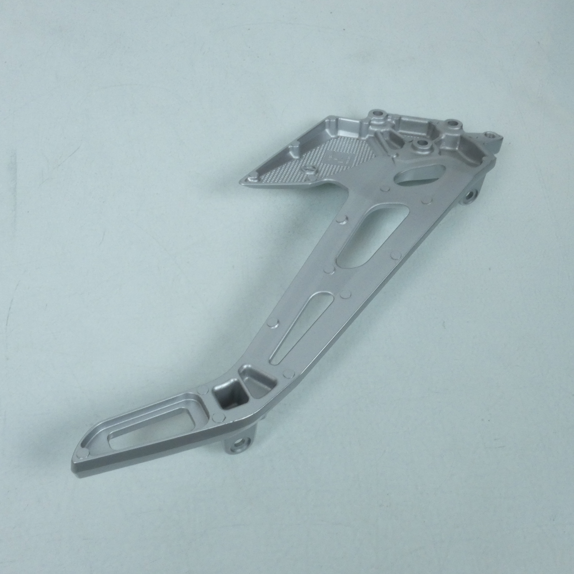 Platine support repose pied AVG ARG pour moto Suzuki 600 GSR 43821-44G00-000