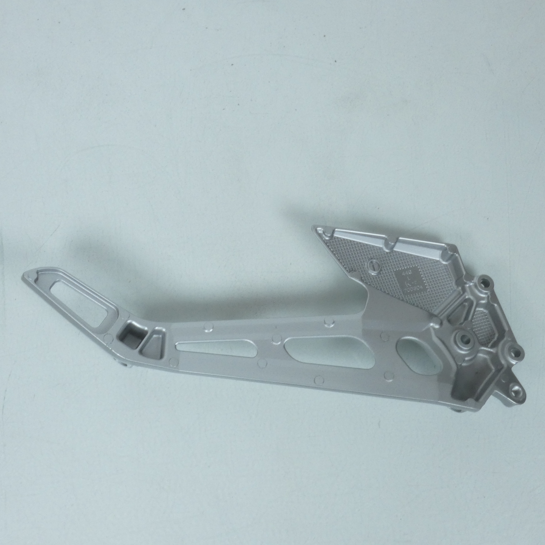 Platine support repose pied AVG ARG pour moto Suzuki 600 GSR 43821-44G00-000