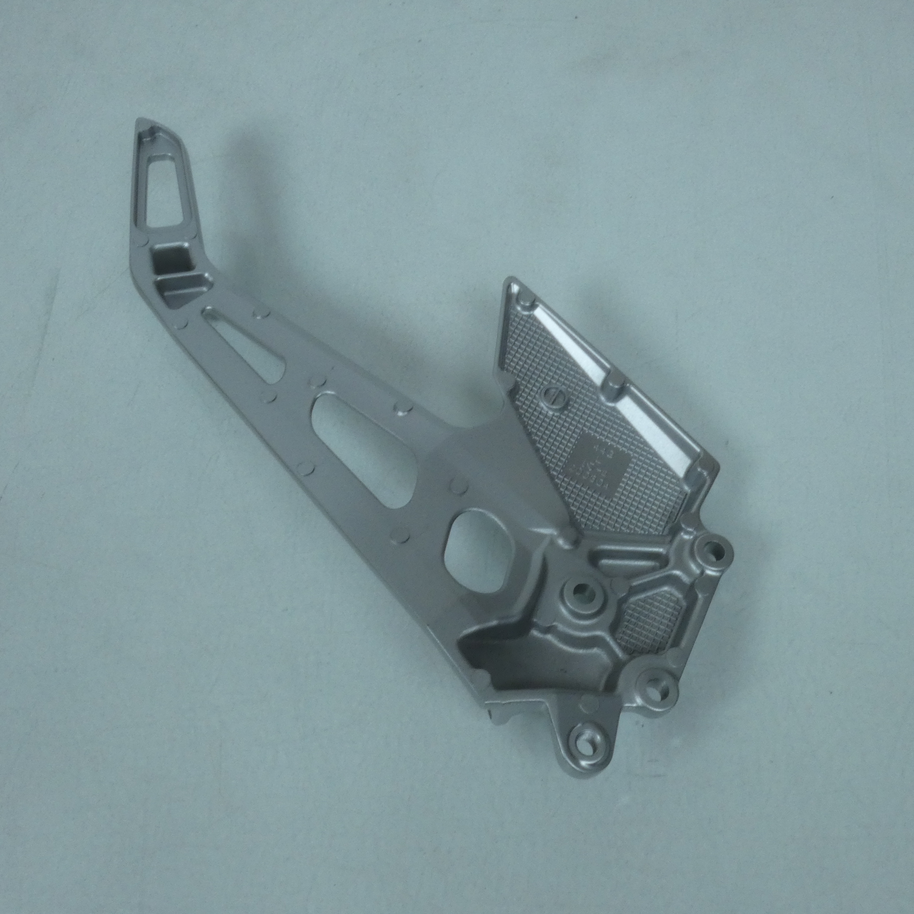 Platine support repose pied AVG ARG pour moto Suzuki 600 GSR 43821-44G00-000