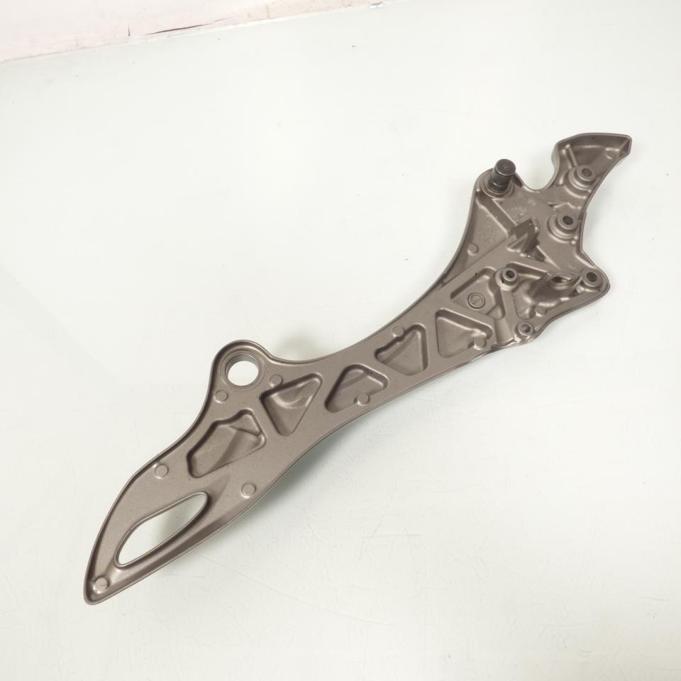 Platine repose pied droite origine pour moto Suzuki 650 Gladius 2009 à 2016 44H