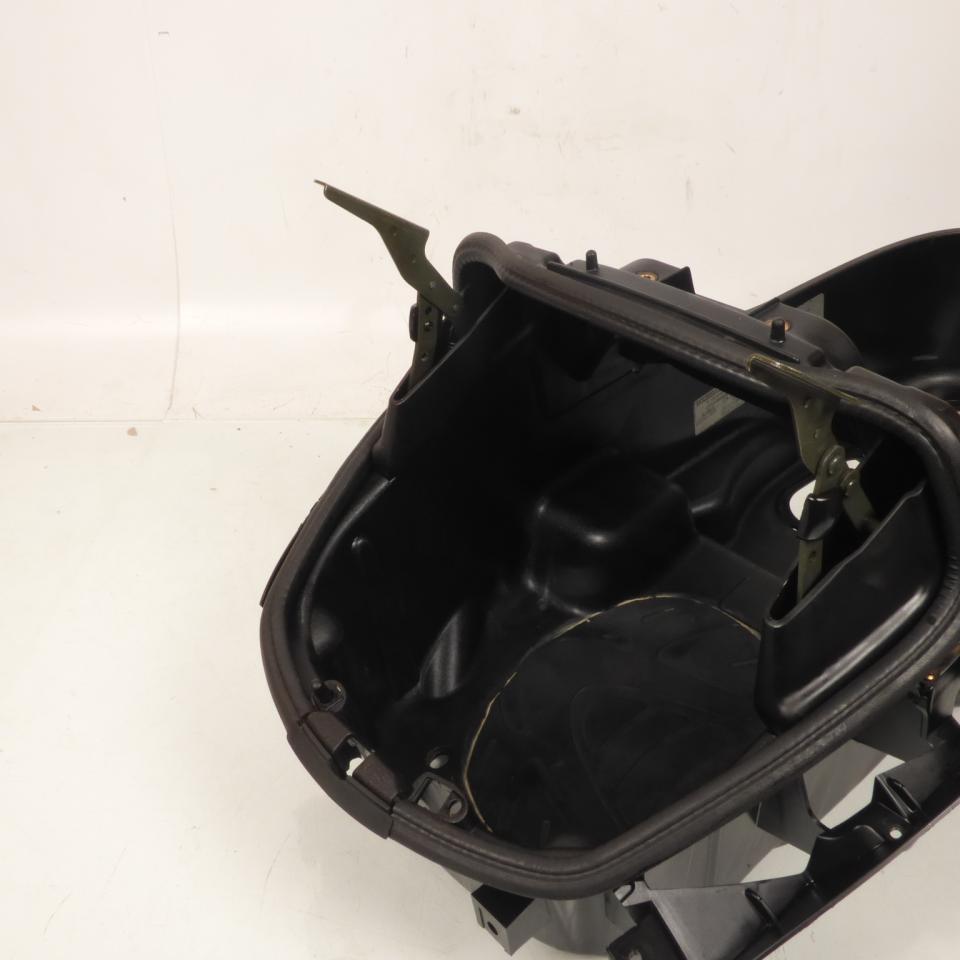 Coffre origine pour scooter Piaggio 125 X8 2004-2005 ZAPM36300 / 620270 Occasion