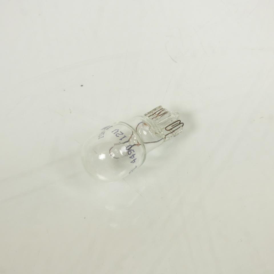 Une ampoule culot en verre T13 12V 10W W2.1x9.5d Flosser 4490 pour moto scooter