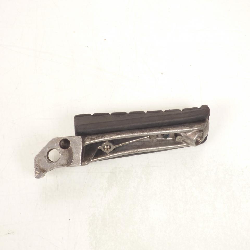 Cale pied passager droit origine pour moto fixation 20mm Ø8mm Occasion
