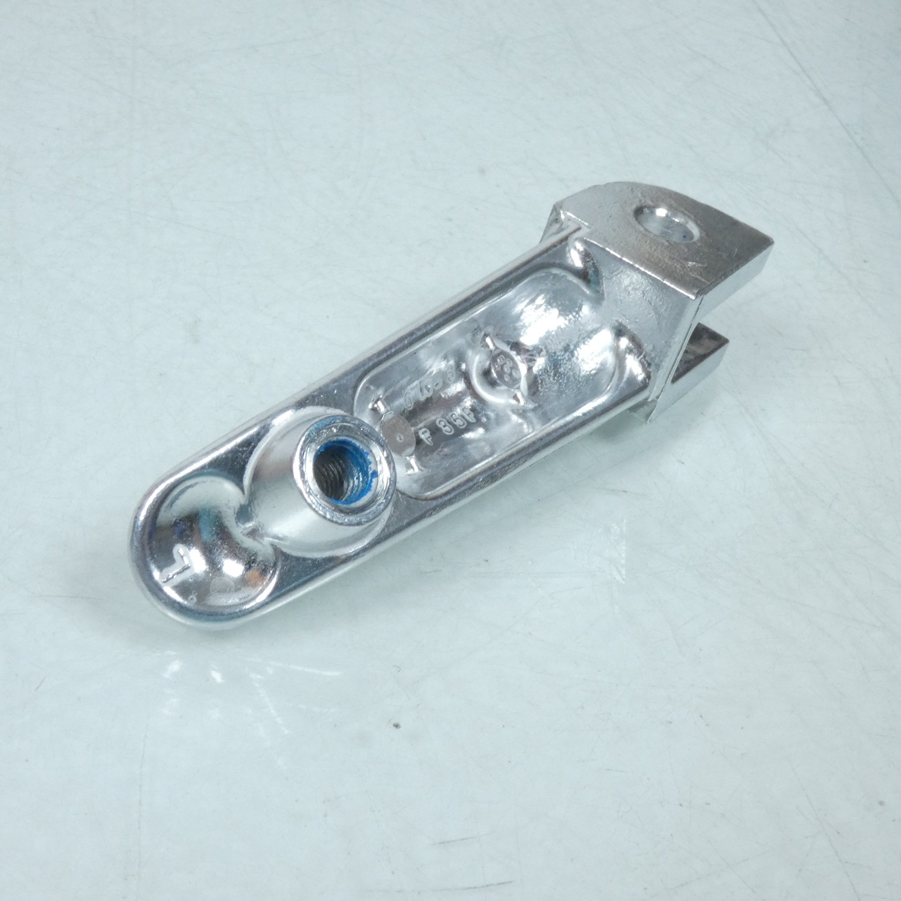 Cale pied origine pour Moto Suzuki 950 GSX-S 2021 à 2023 43526-35F10-000 / AVG Neuf
