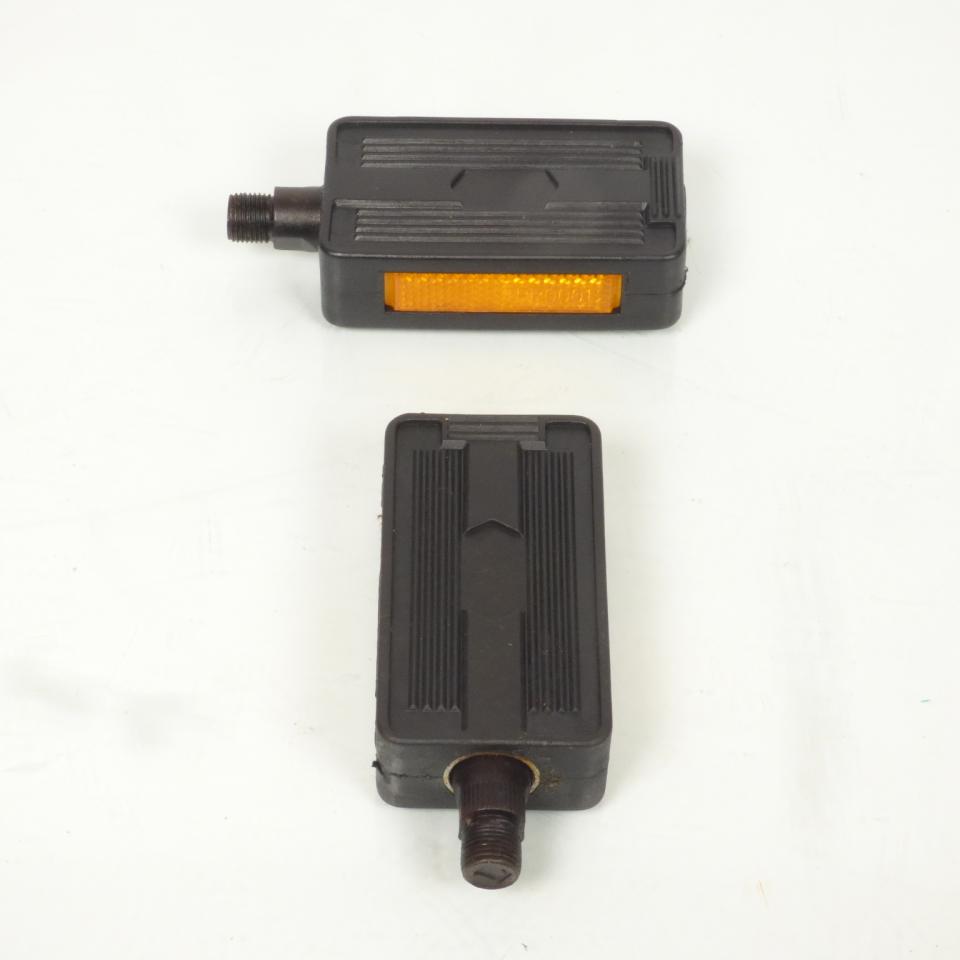 Paire de pédales en plastique noire avec catadioptres pour mobylette M14x1.25