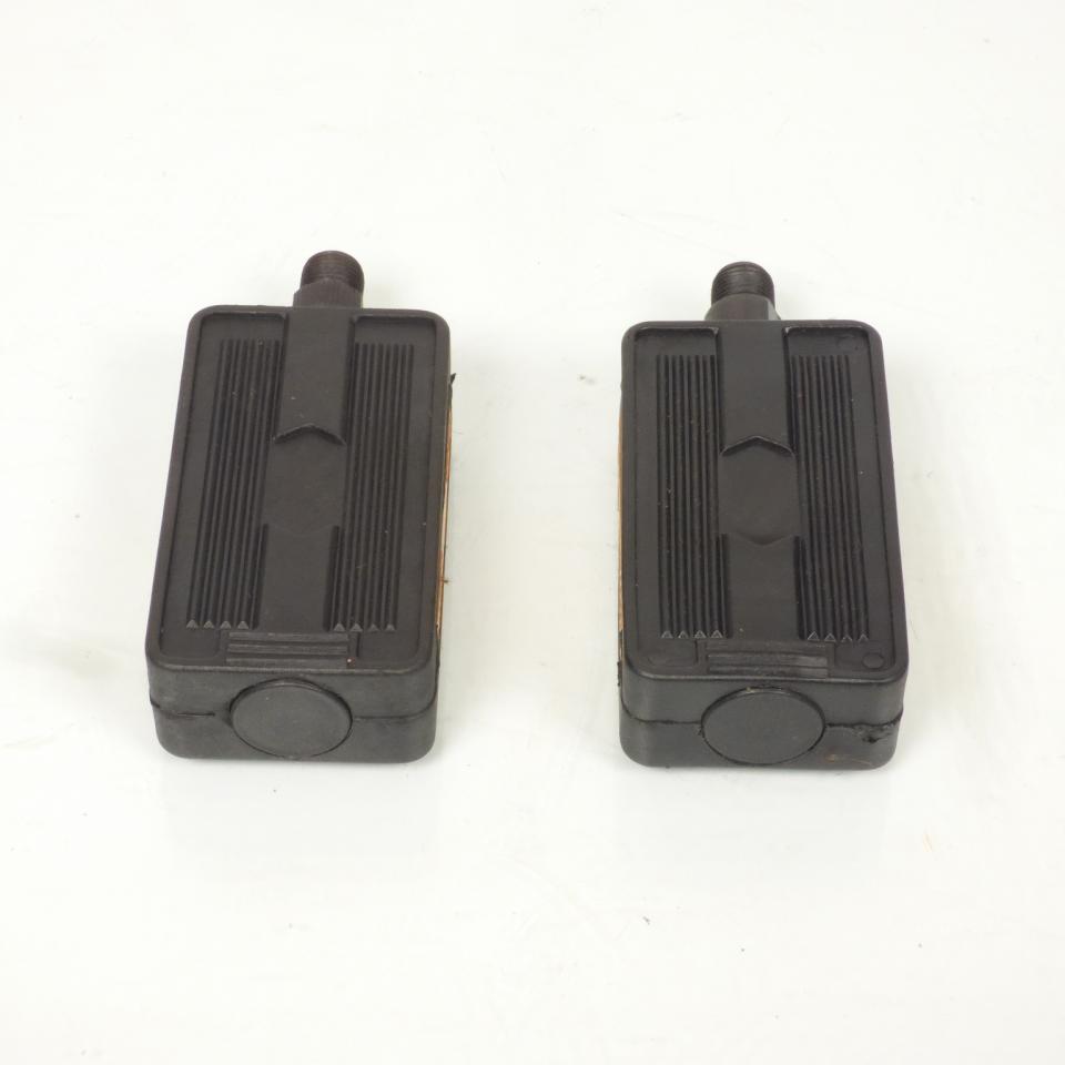 Paire de pédales en plastique noire avec catadioptres pour mobylette M14x1.25