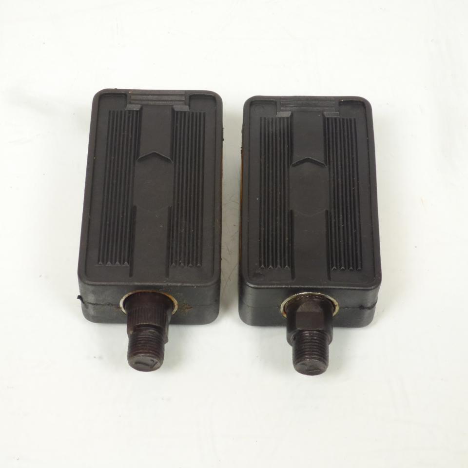 Paire de pédales en plastique noire avec catadioptres pour mobylette M14x1.25