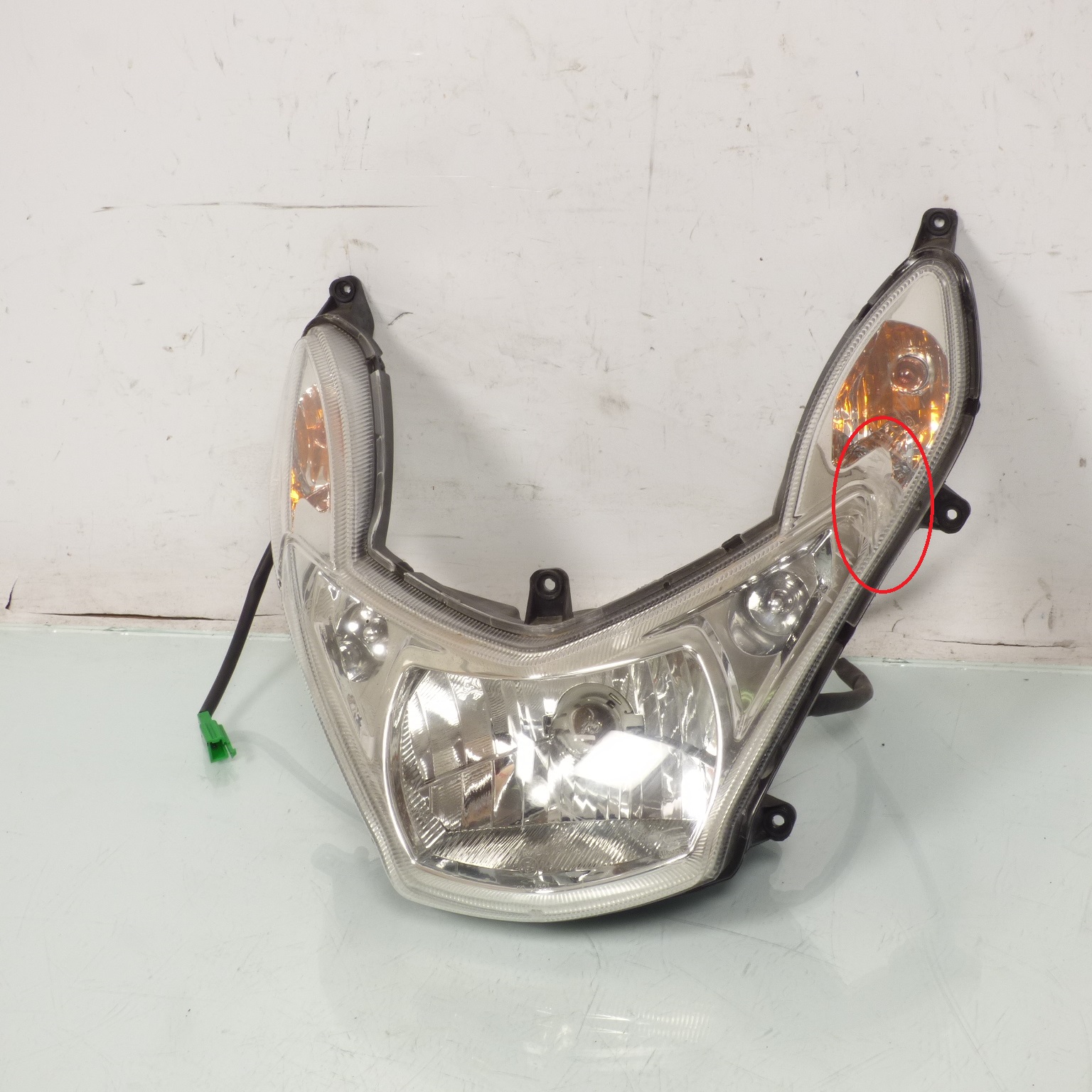 photo piece : Optique avant->Peugeot Kisbee