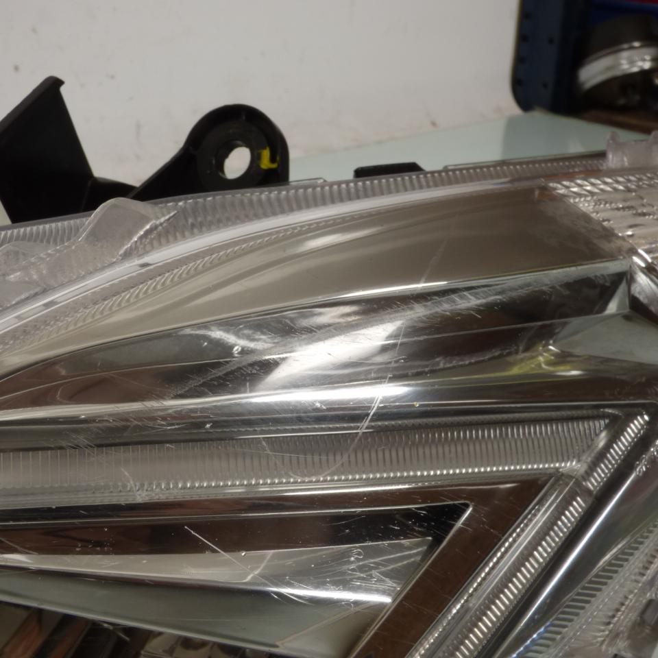 Optique avant origine pour scooter Honda 125 PCX 2017 à 2018 33700-K35-V01
