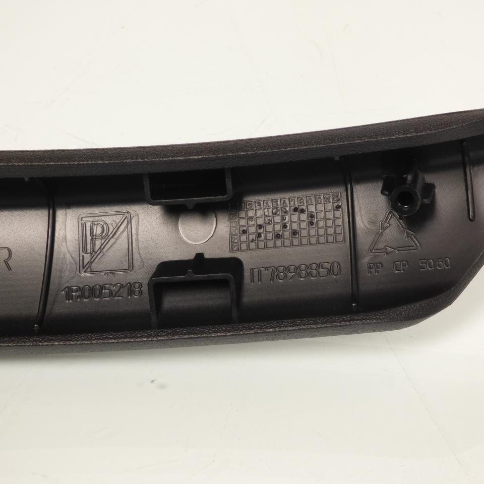 Couvercle de poignée passager droit pour scooter Piaggio 400 MP3 2018 1B005218