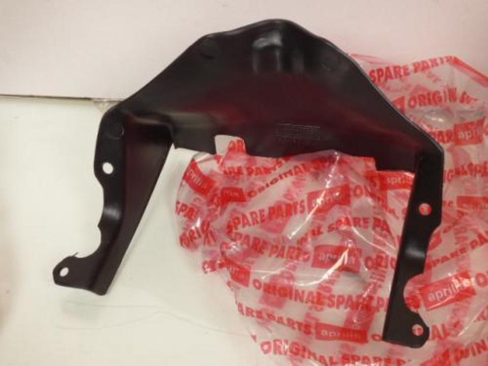 Plastique divers origine pour Scooter Aprilia 125 Leonardo ST 2001 à 2004 AP8139325 Neuf