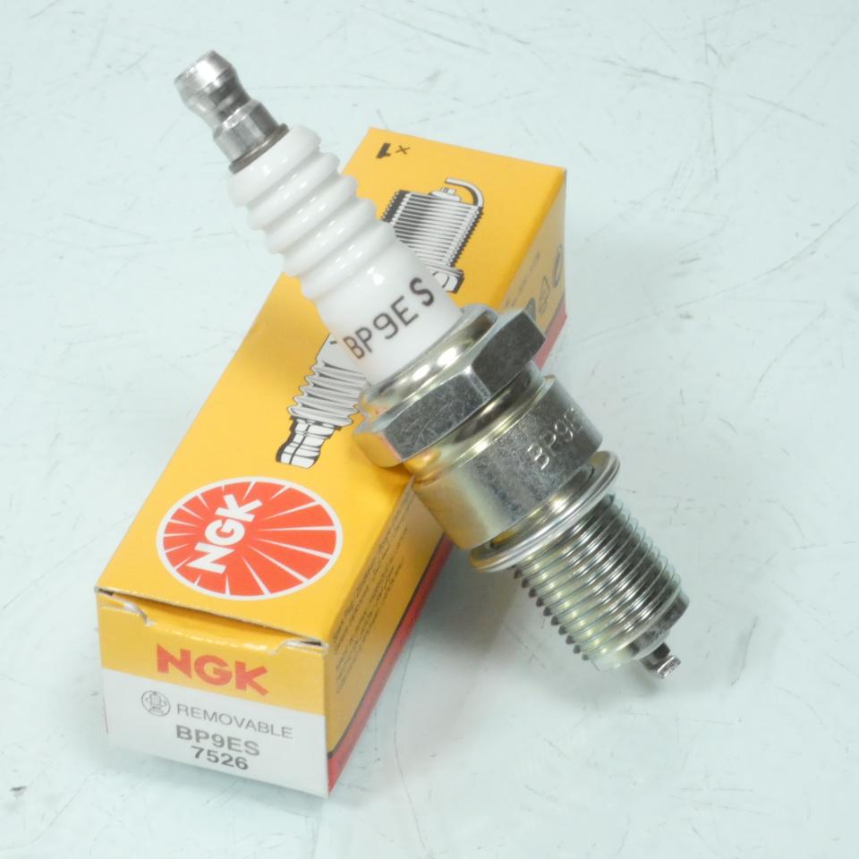 Bougie d'allumage NGK pour moto BP9ES / 7526 / Par 10 Neuf