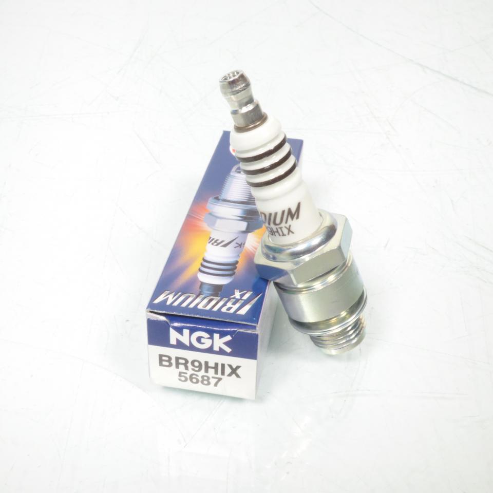Bougie d'allumage NGK pour Moto HM 125 CRE SIX COMPETITION 2011 à 2012 BR9HIX / 5687 / Par 10 Neuf