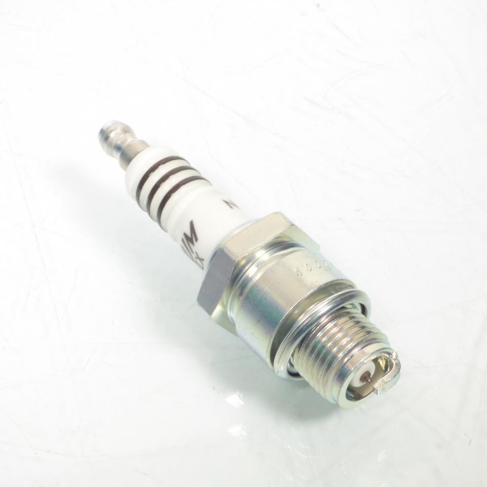 Bougie d'allumage NGK pour Moto HM 125 CRE SIX COMPETITION 2011 à 2012 BR9HIX / 5687 / Par 10 Neuf
