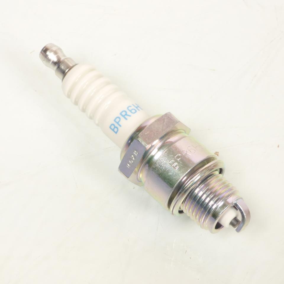Bougie d'allumage NGK pour Scooter Daelim 50 E Five Après 2004 BPR6HS / 7022 / Par 10 Neuf
