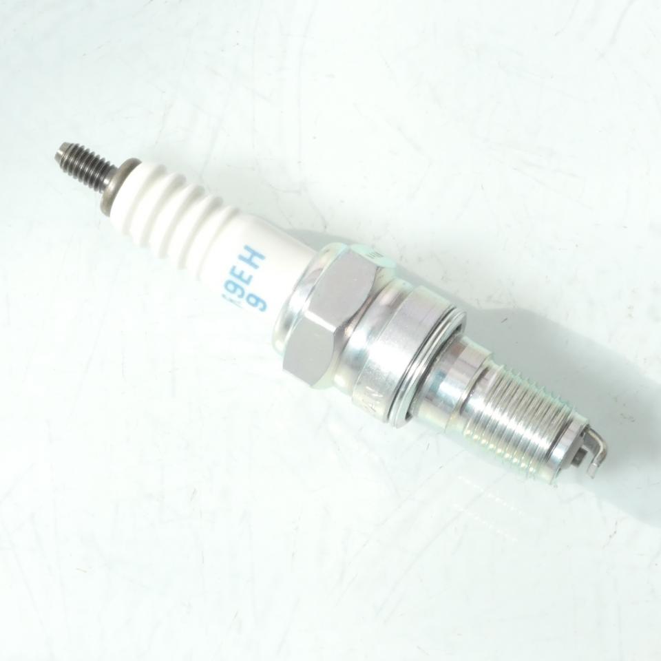 Bougie d'allumage NGK pour scooter Daelim 125 S1 FI Après 2007 CR9EH-9 / 7502 / Par 10 Neuf