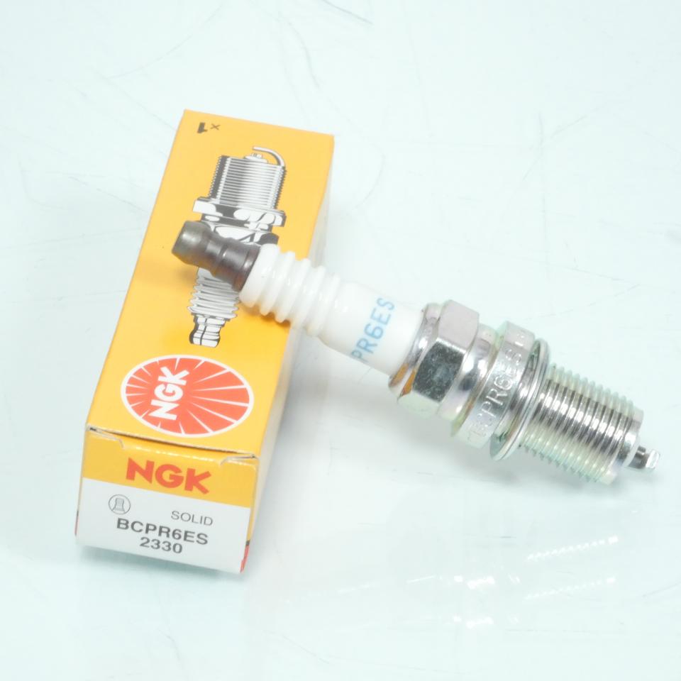 Bougie d'allumage NGK pour Moto Moto Guzzi 650 V65 BCPR6ES / 2330 / Par 10 Neuf