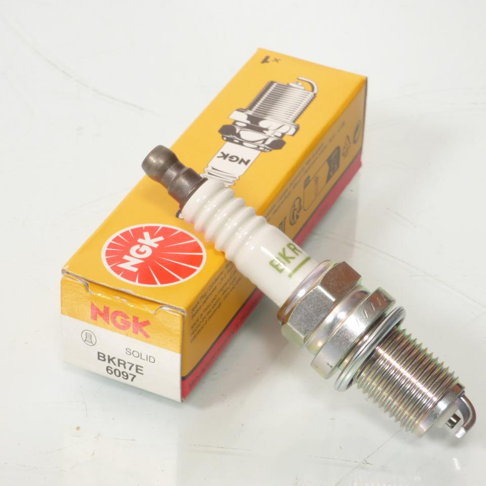 Bougie d'allumage NGK pour Cagiva 600 Canyon BKR7E / 6097 / Par 10 Neuf