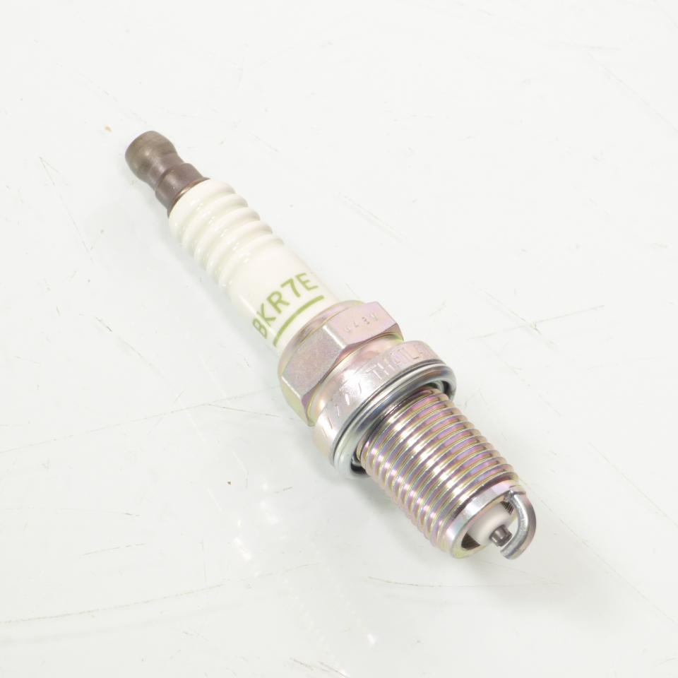 Bougie d'allumage NGK pour Cagiva 600 Canyon BKR7E / 6097 / Par 10 Neuf