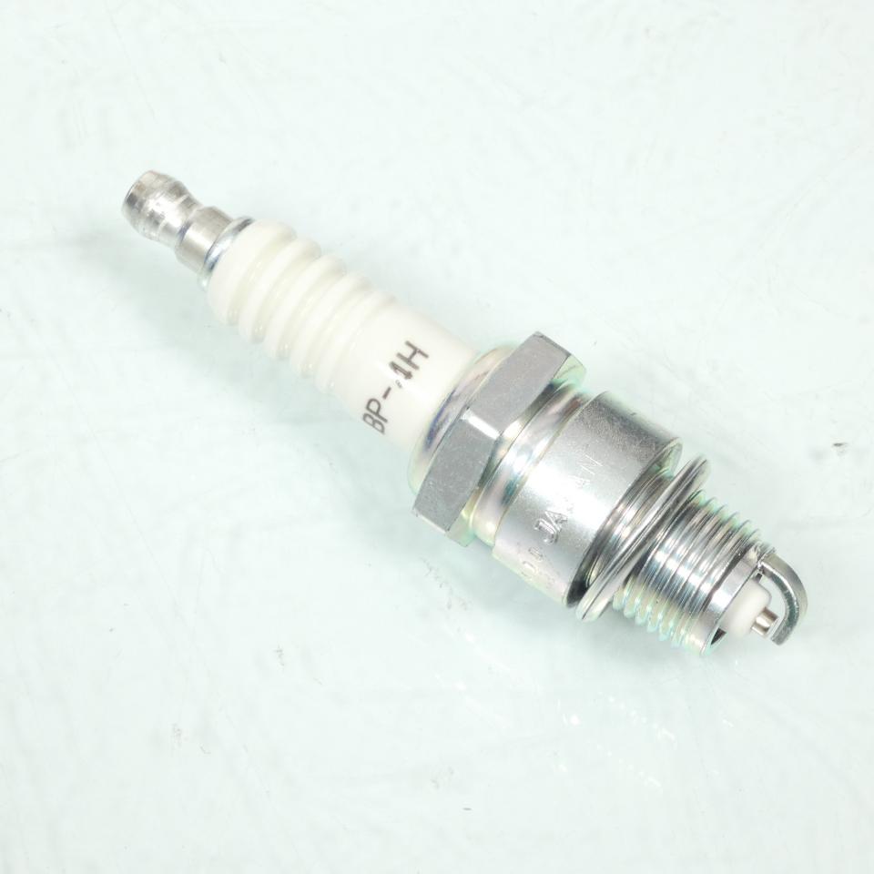 Bougie d'allumage NGK pour Moto Suzuki 50 Tr Après 1995 BP-4H Neuf