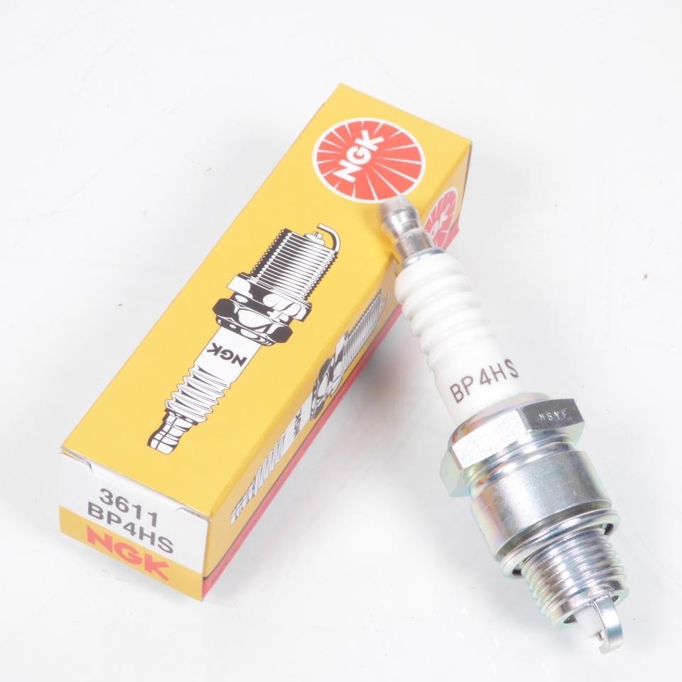 Bougie d'allumage NGK pour Mobylette Honda 50 Express 1981 à 1983 BP4HS / 3611 Neuf