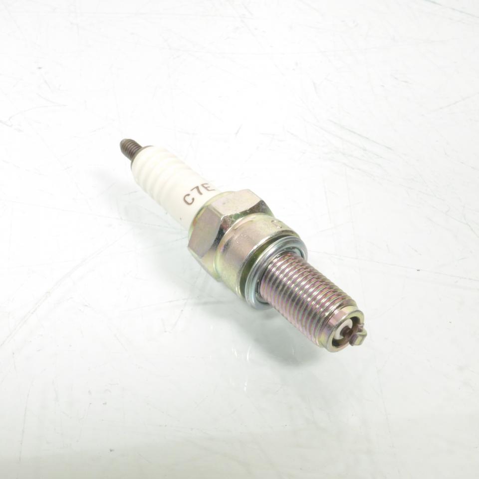 Bougie d'allumage NGK pour Moto Cagiva 600 W16 1995 Neuf