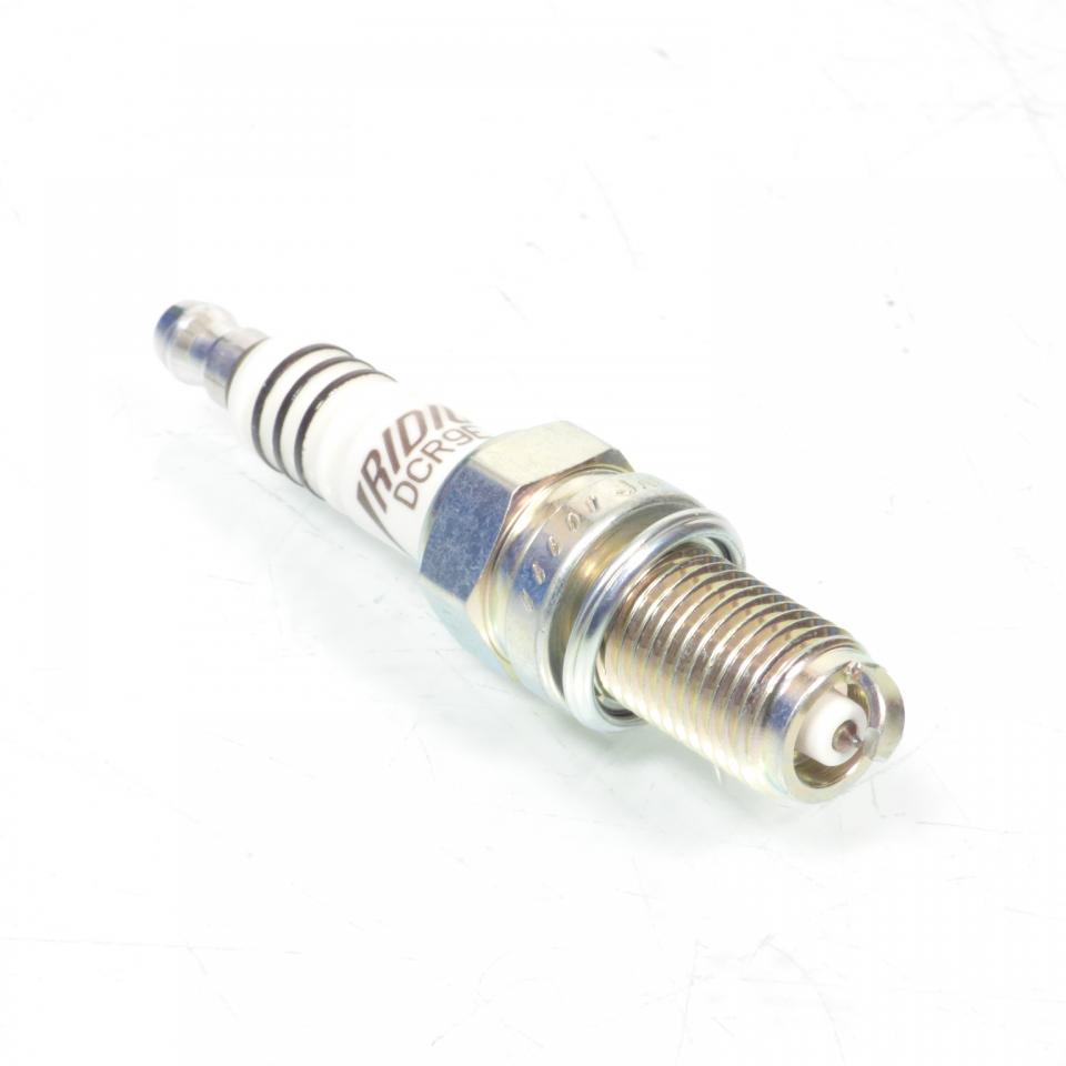 Bougie d'allumage NGK pour Moto Ducati 748 Dark 1995 à 2004 DCR9EIX / 6650 / Par 4 Neuf
