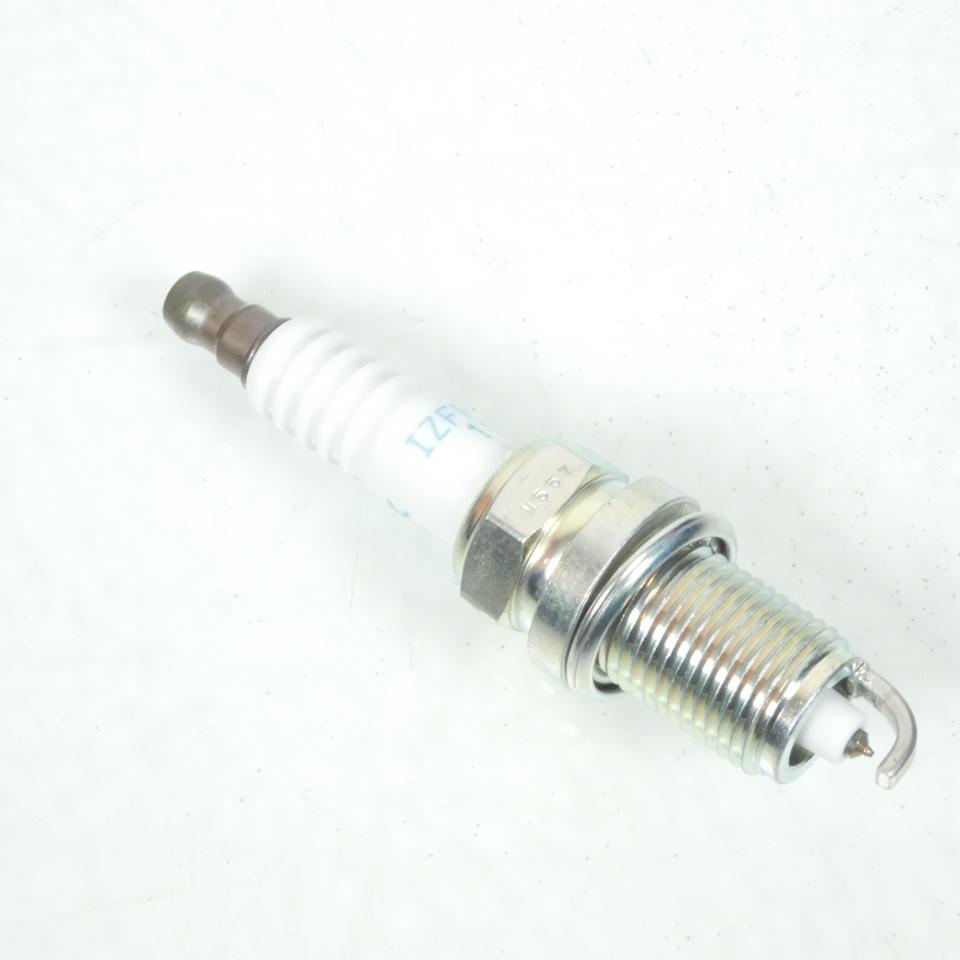 Bougie d'allumage NGK pour moto Kawasaki 2000 VN A IZFR6F11 / 4095 / Par 4 Neuf