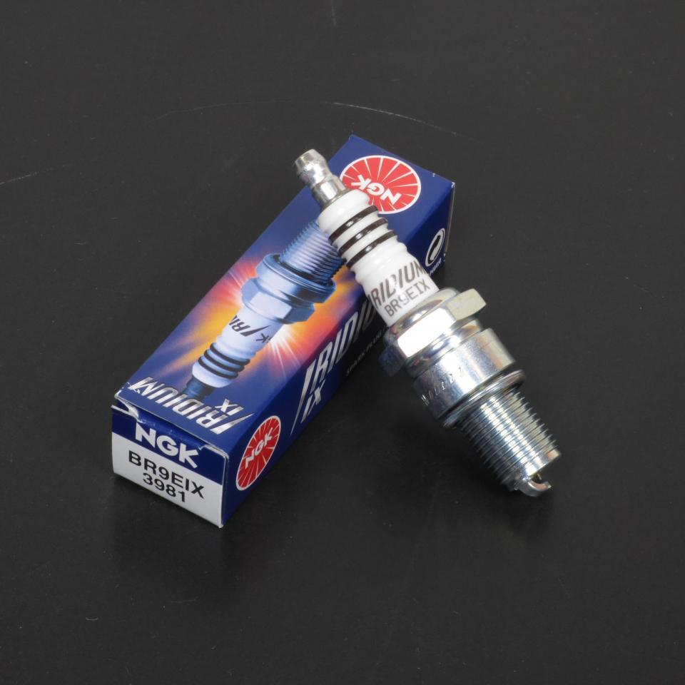 Bougie d'allumage NGK pour Moto Derbi 50 Senda 1994 à 2001 Neuf