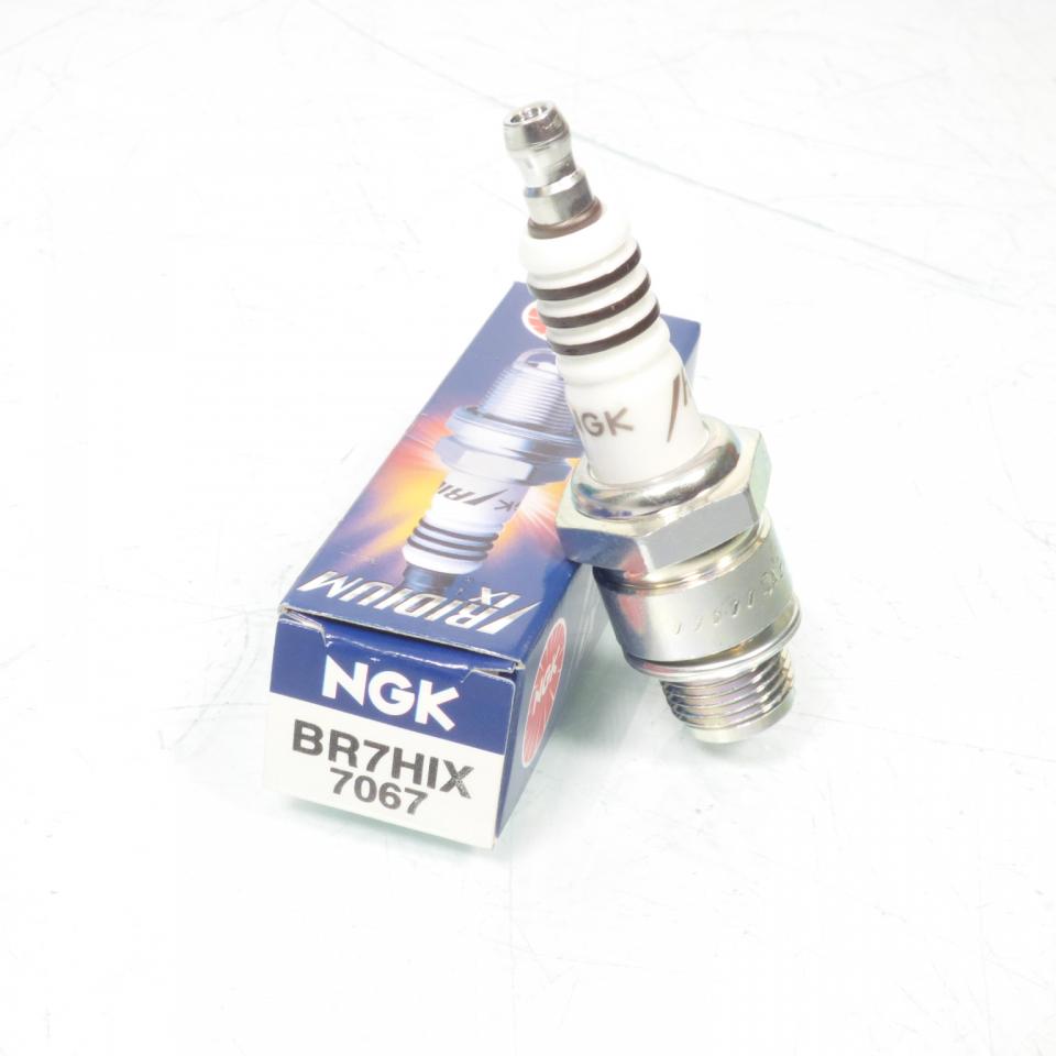 Bougie d'allumage NGK pour Mobylette Fantic 50 ISSIMO Après 1995 Neuf