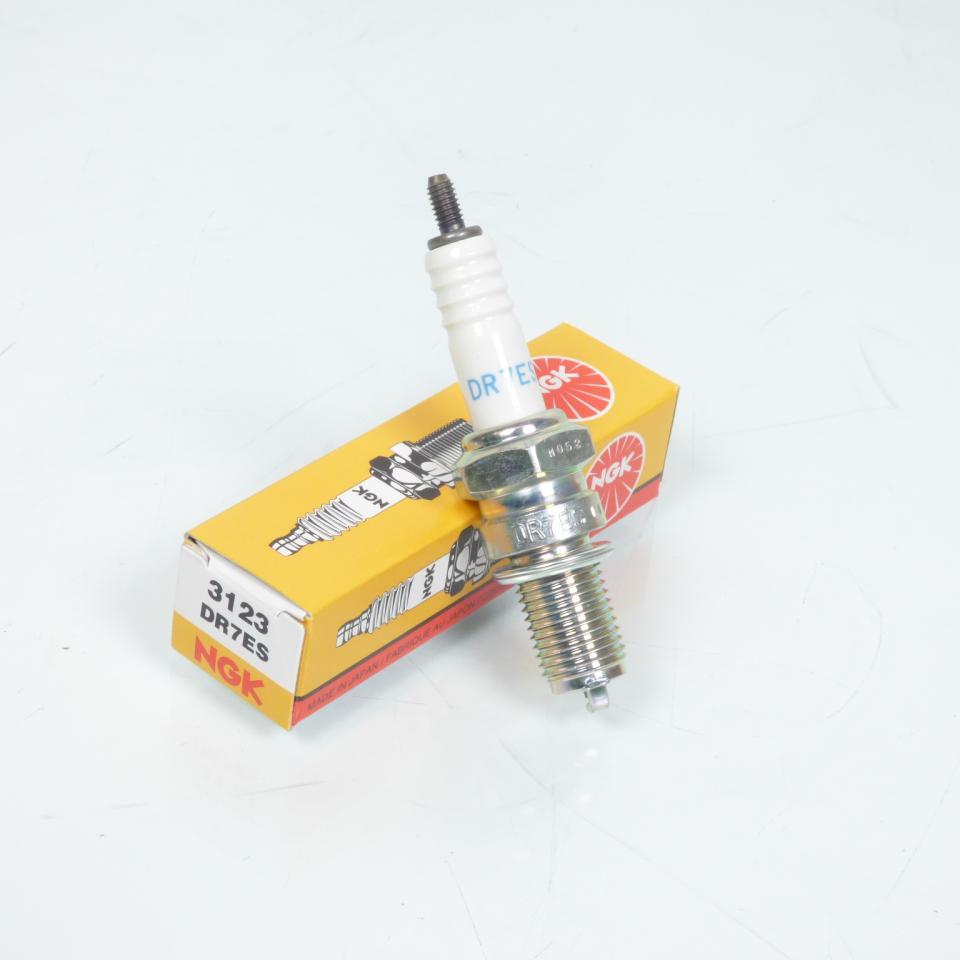 Bougie d'allumage NGK pour Moto Honda 550 Cb F K3 1978 à 1981 Neuf
