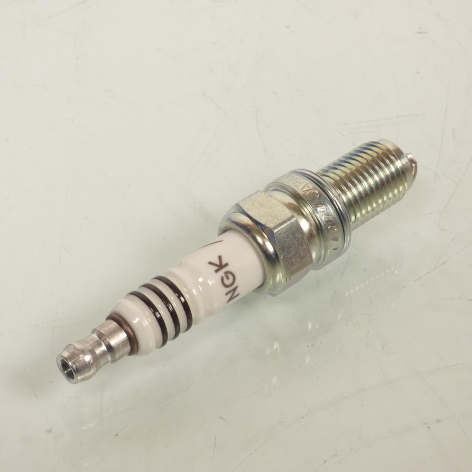 Bougie d'allumage NGK pour moto Ducati 600 Supersport Ss 1994 à 1998 DCR8EIX / 3606 Neuf