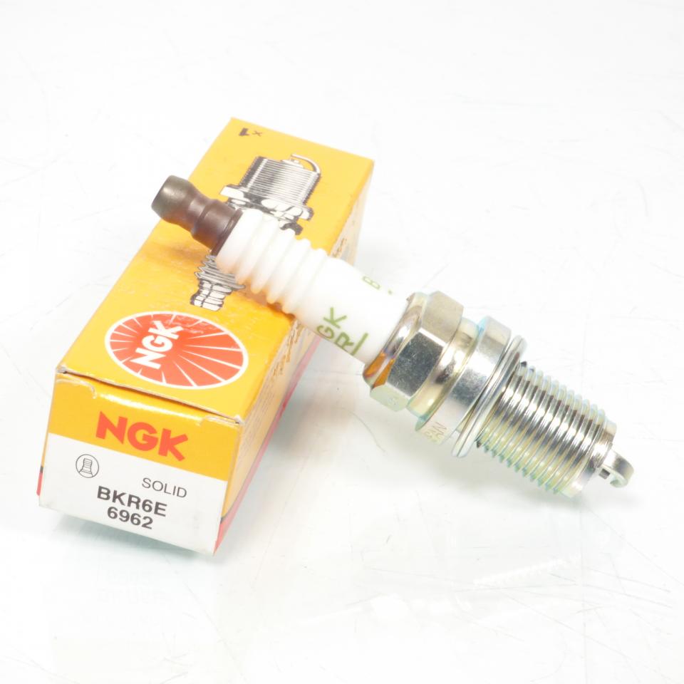 Bougie d'allumage NGK pour Quad Polaris 325 Magnum 2x4 HDS 2000 à 2002 BKR6E / 6962 Neuf