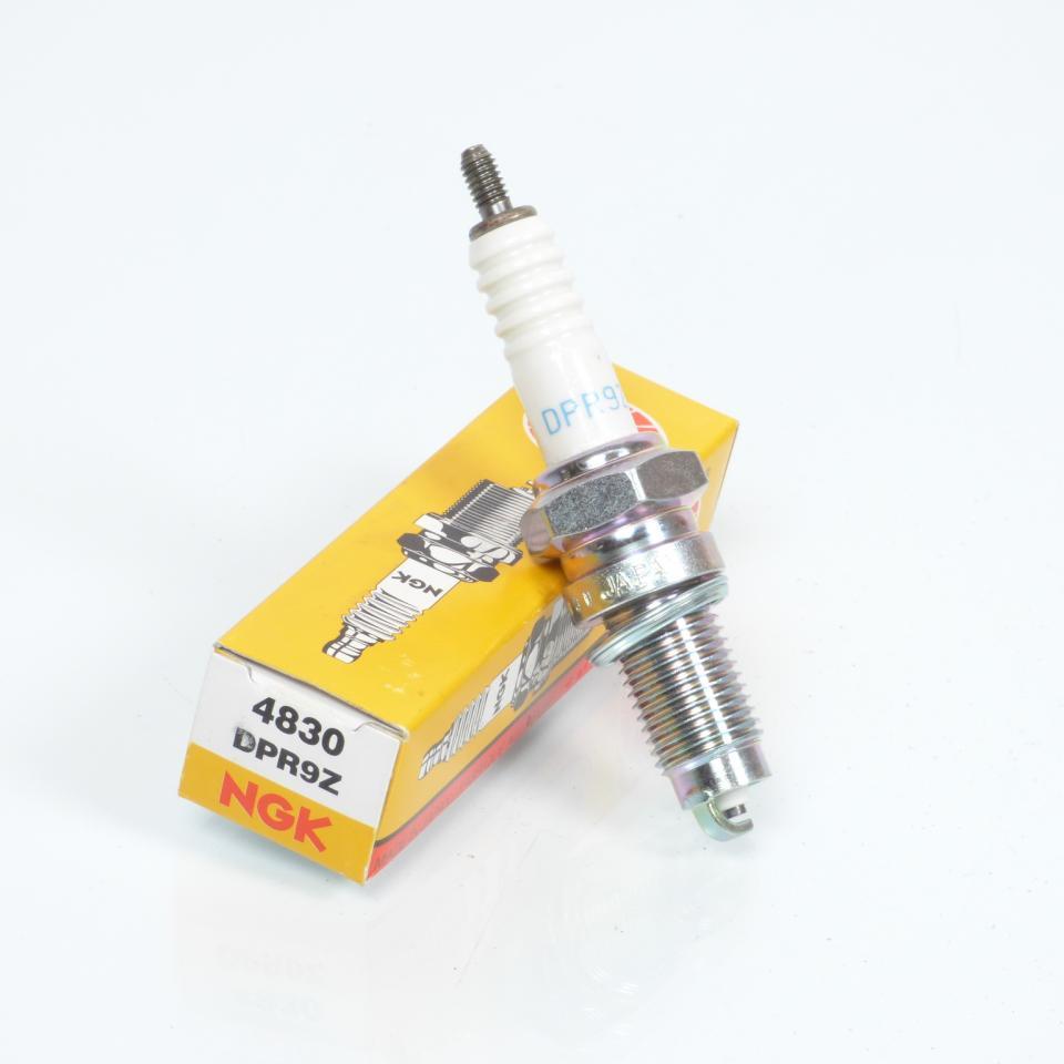 Bougie d'allumage NGK pour Moto Honda 400 Cbx F 1983 DPR9Z / 4830 Neuf