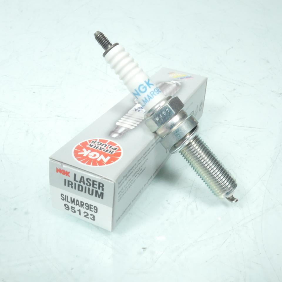 Bougie d'allumage NGK pour Moto Kawasaki 1000 Ninja H2 2019 à 2020 SILMAR9E9 / 95123 / 92070-0720 / Par 4 Neuf
