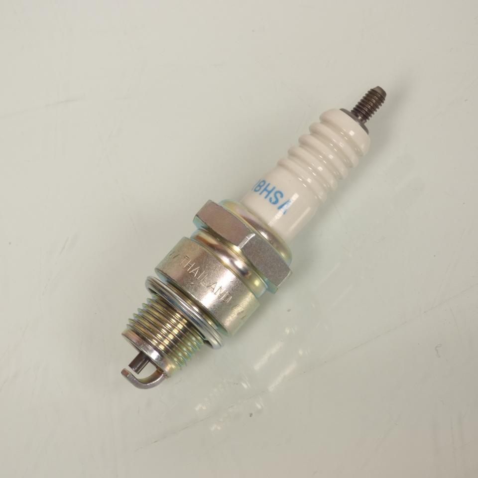 Bougie d'allumage NGK pour Scooter Yamaha 50 Spy 1995 à 2000 BR8HSA / 5539 Neuf