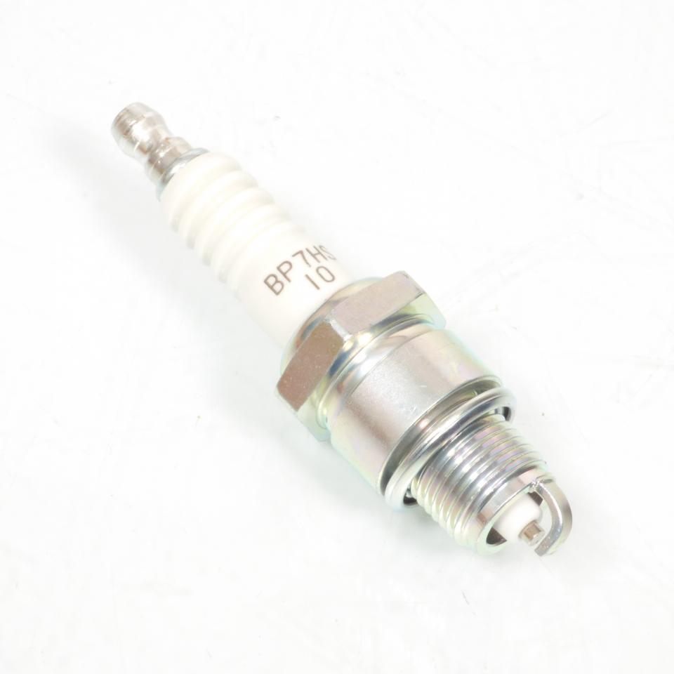 Bougie d'allumage NGK pour scooter Yamaha 50 Beluga 1991 à 1992 BP7HS-10 / 7829 Neuf