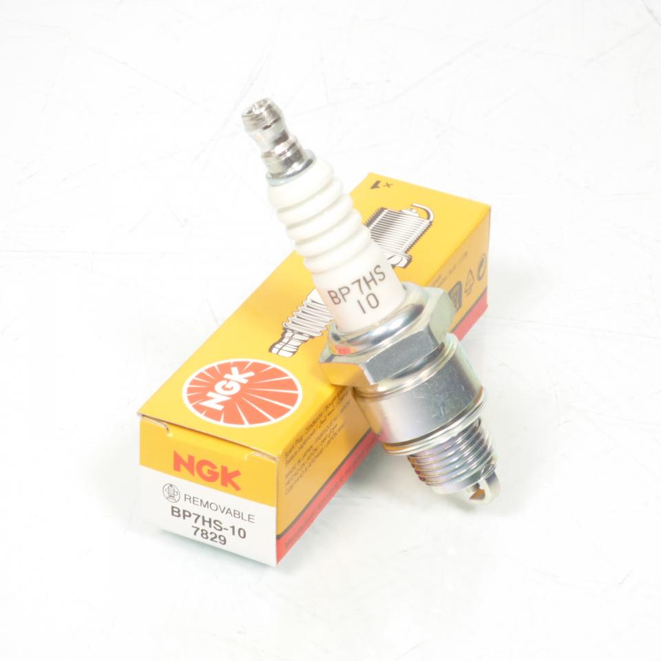 Bougie d'allumage NGK pour scooter Yamaha 50 Beluga 1991 à 1992 BP7HS-10 / 7829 Neuf